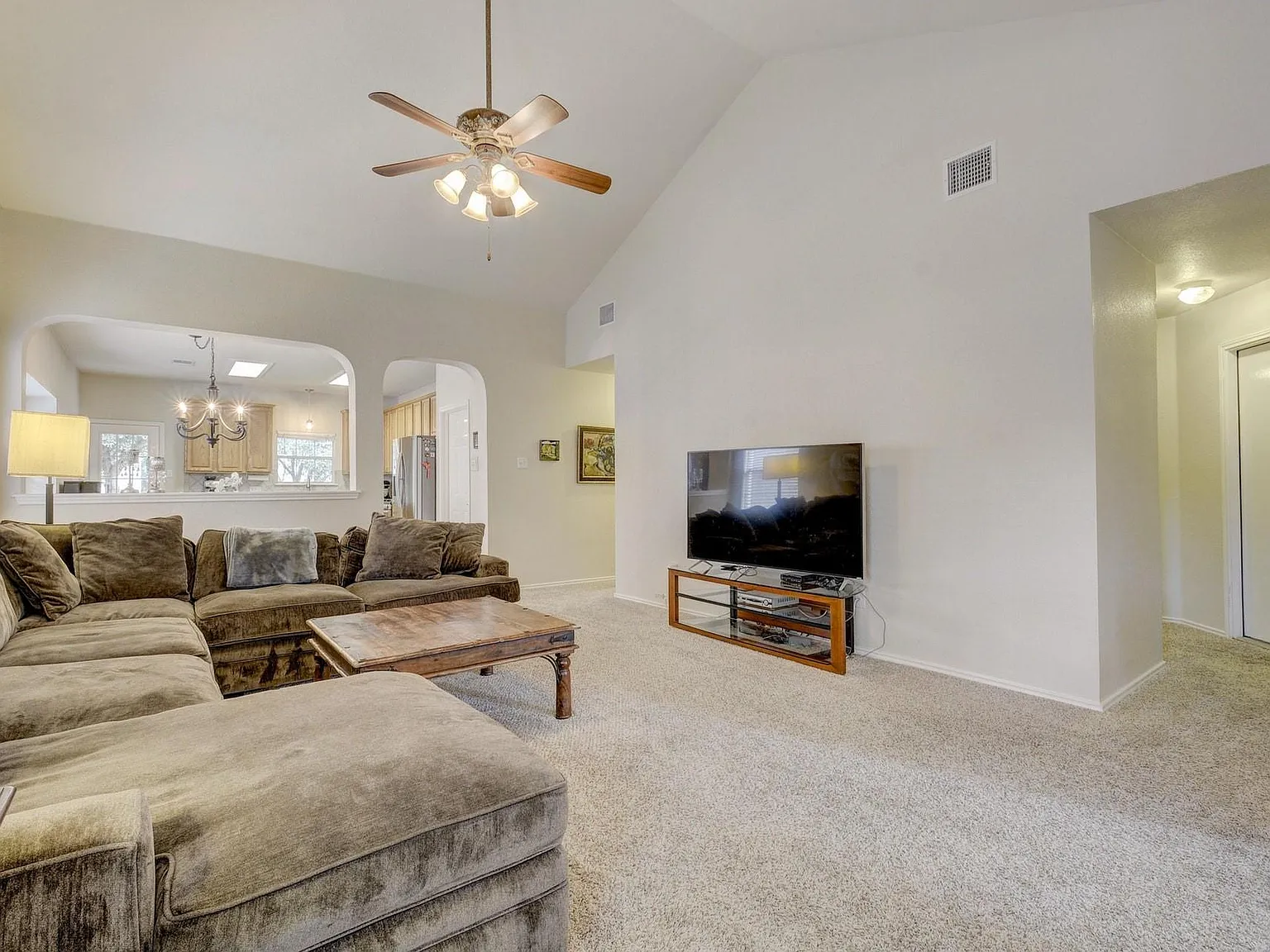 4 bed, 2.0 bath, 1873 sqft, $2,695 — Photo 3