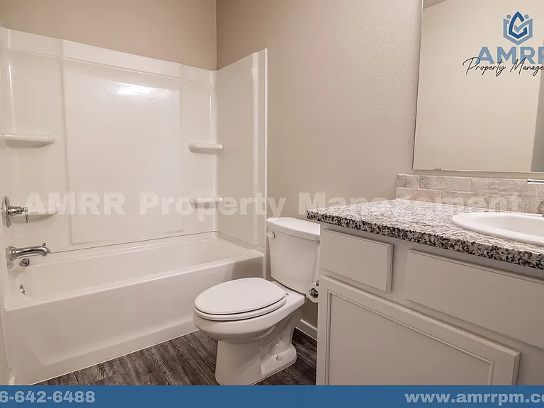 2125 N Texas Ave — Photo 12