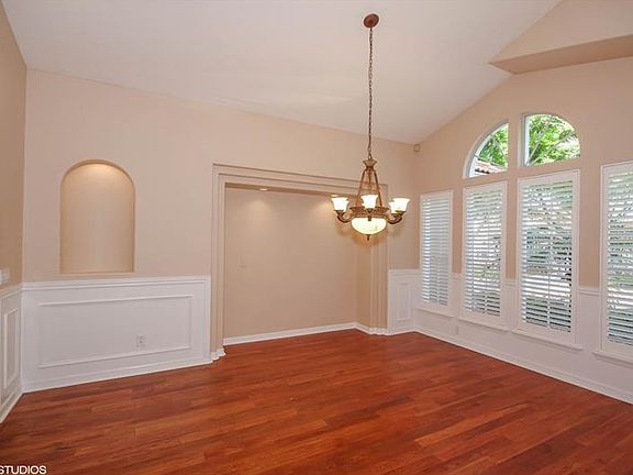 5th image of 1872 Vista Royale Blvd
