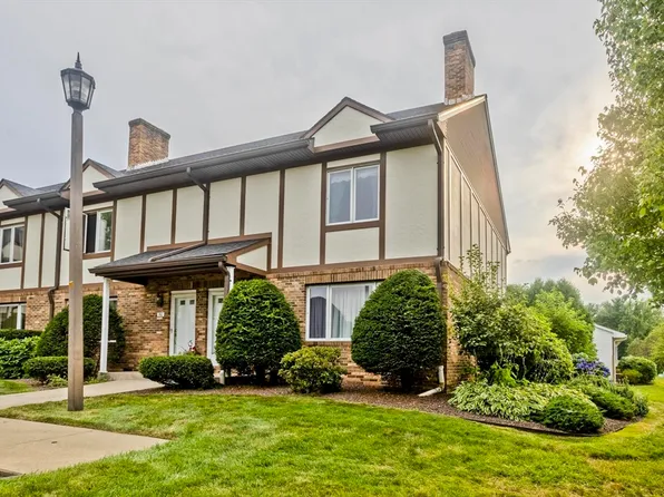 8 Castle Hill Rd #H, Agawam, MA 01001
