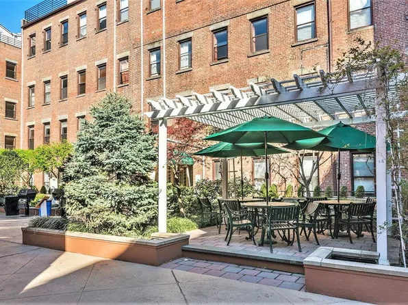 341 Monmouth Street image 11 of 17