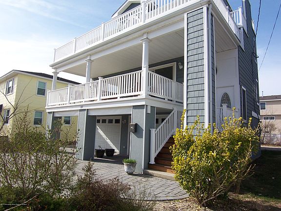 3rd image of 222 Pearl Street E