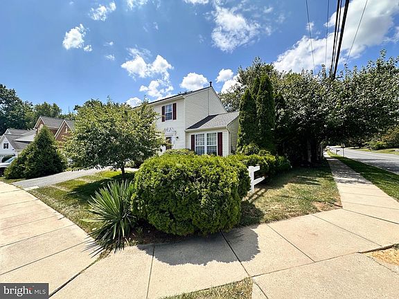 3rd image of 100 Grace Manor Dr