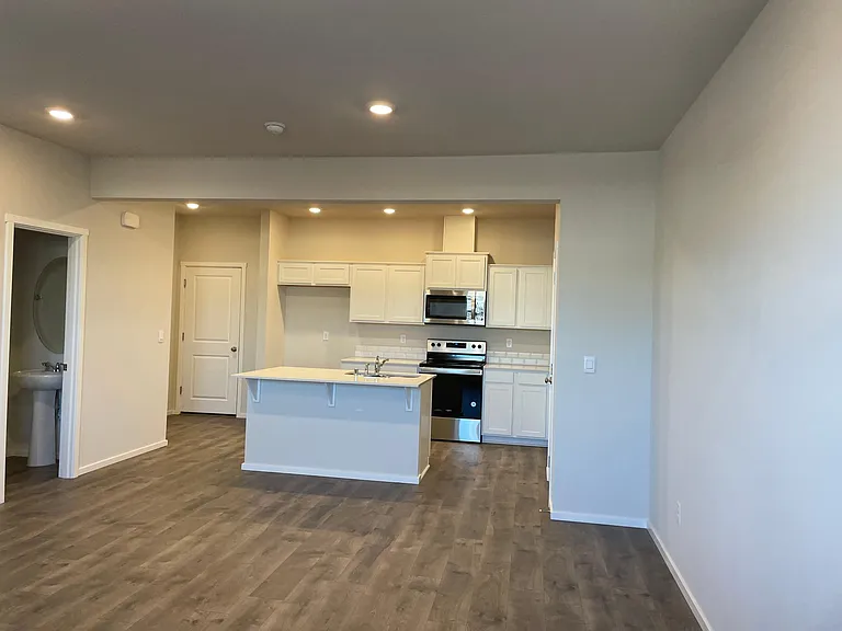 11609 NE 28th St — Photo 6