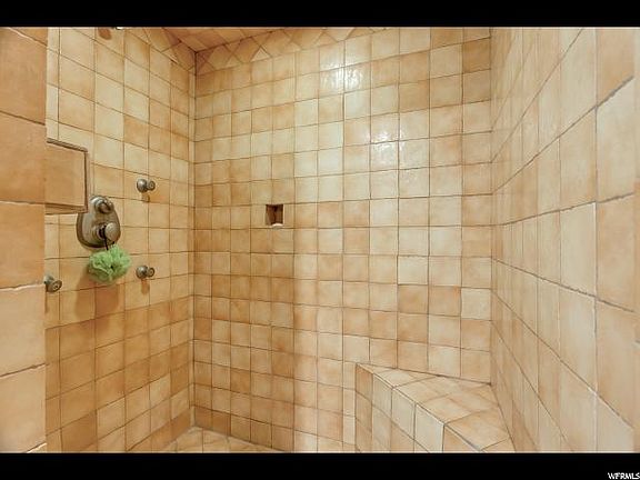 4th image of 837 E Clifford Dr