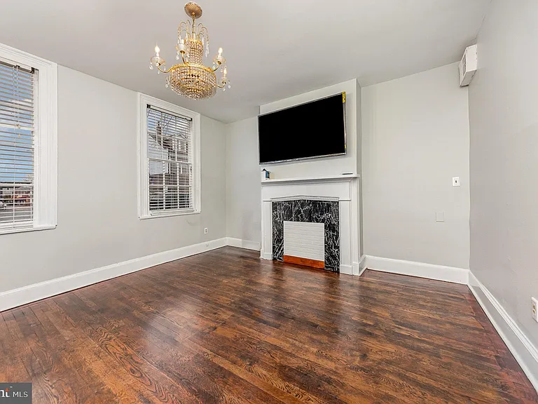503 Caroline St #1 — Photo 4