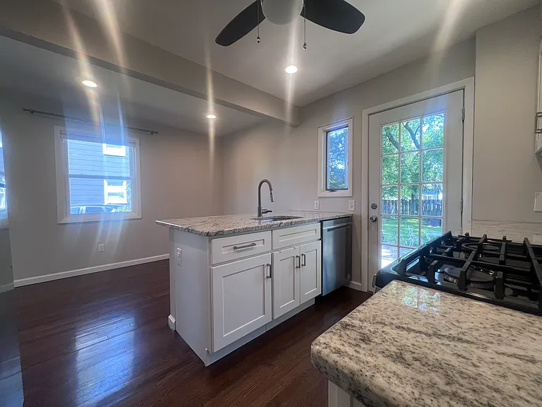 228 Windsor Ave — Photo 17