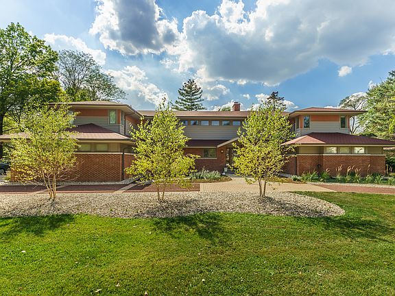 2nd image of 255 Meadowbrook Dr