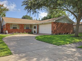7005 Youpon Dr, Galveston, TX 77551
