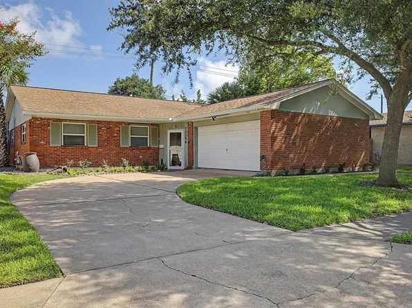 7005 Youpon Dr, Galveston, TX 77551