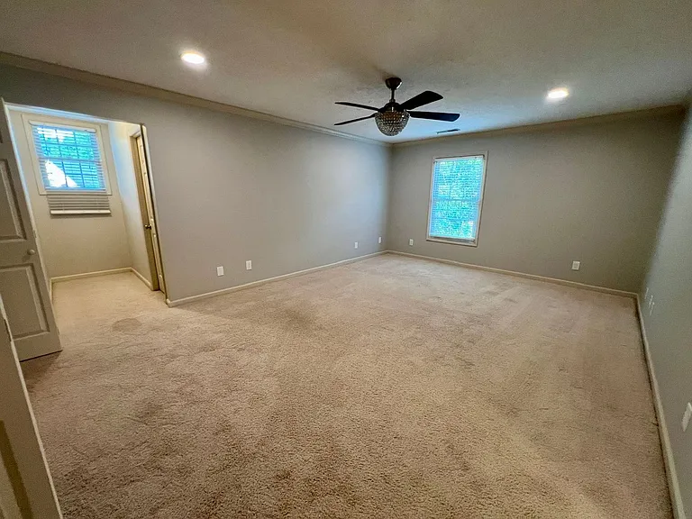 1302 Honeywood Pl — Photo 25