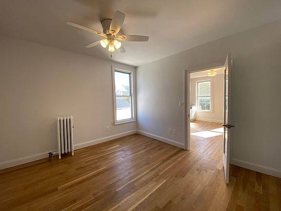 5th image of 318 Greenwood Ave APT 4