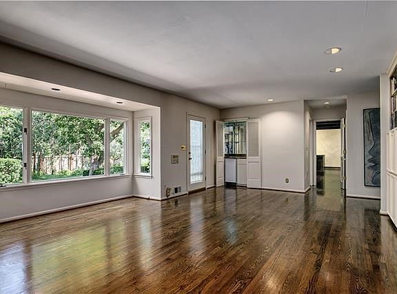 4th image of 2502 W 69th Ter