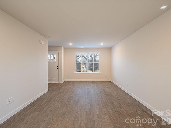 5th image of 415-417 4th St SW