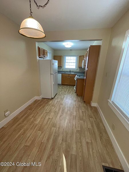3rd image of 18 Catherine Street