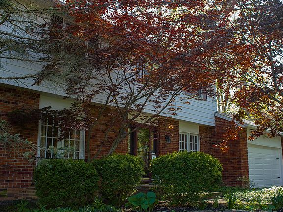 2nd image of 123 Cottswold Dr
