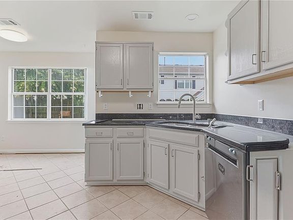 5th image of 3144 Amador Dr