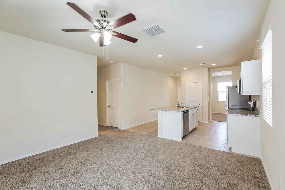 3 bed, 2.0 bath, 1317 sqft, $2,170 — Photo 3