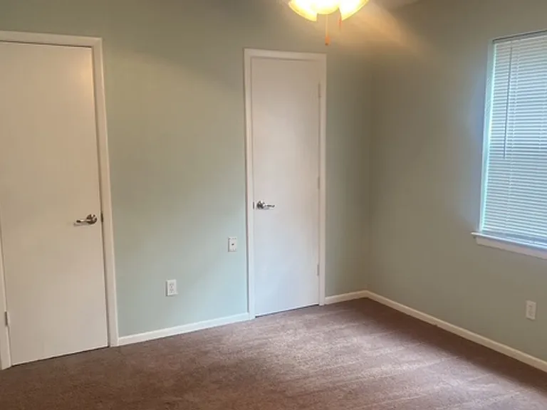 3700 Dauphine Ct — Photo 25