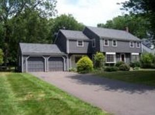 28 Winterset Ln, West Hartford, CT 06117