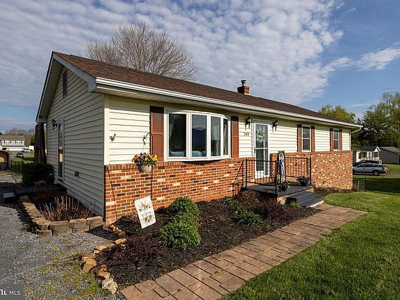 3rd image of 243 Massanutten Dr
