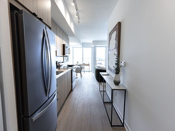 5th image of 17645 Yonge St #0
