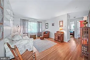 4 bed, 2.0 bath, 1525 sqft, $2,800 — Photo 4