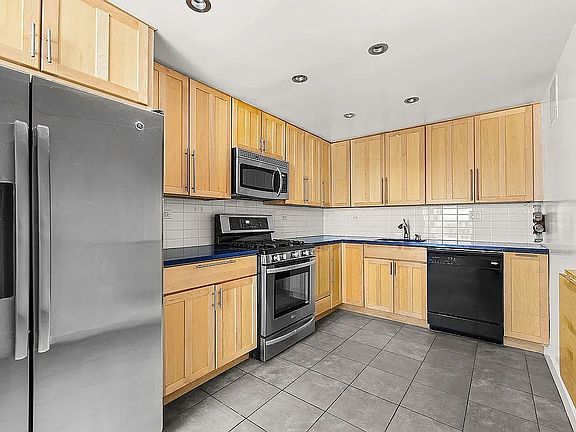 3rd image of 16 W 16th St APT 14NN