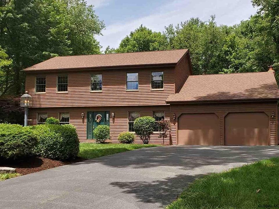 1st image of 11 Stratford Dr