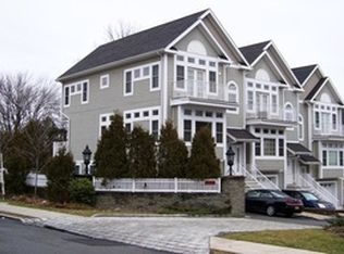 35 Arbor Gln, New Rochelle, NY 10801