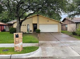 417 N Holiday Dr, Grand Prairie, TX 75052