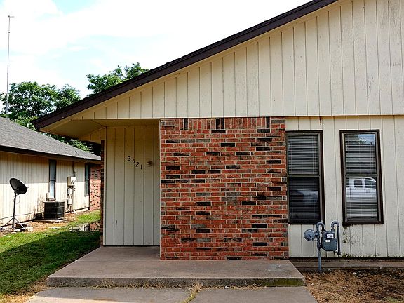 2nd image of 2521 E Cedar Ave