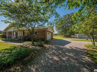 15207 E Ina Rd, Ina, IL 62846