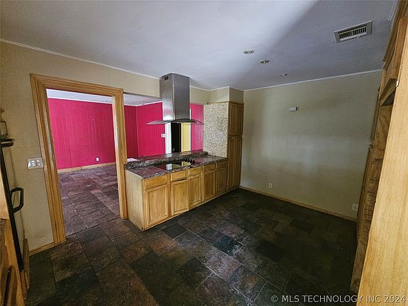 4th image of 2615 E 59th St