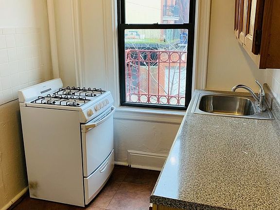3rd image of 2810 36th St APT 21
