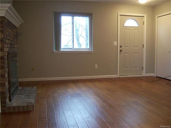 2nd image of 380 Woodlake Dr
