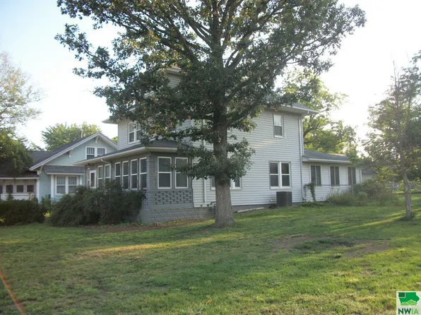 614 Euclid Ave, Cherokee, IA 51012