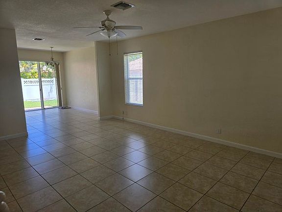 4th image of 8017 Murano Cir