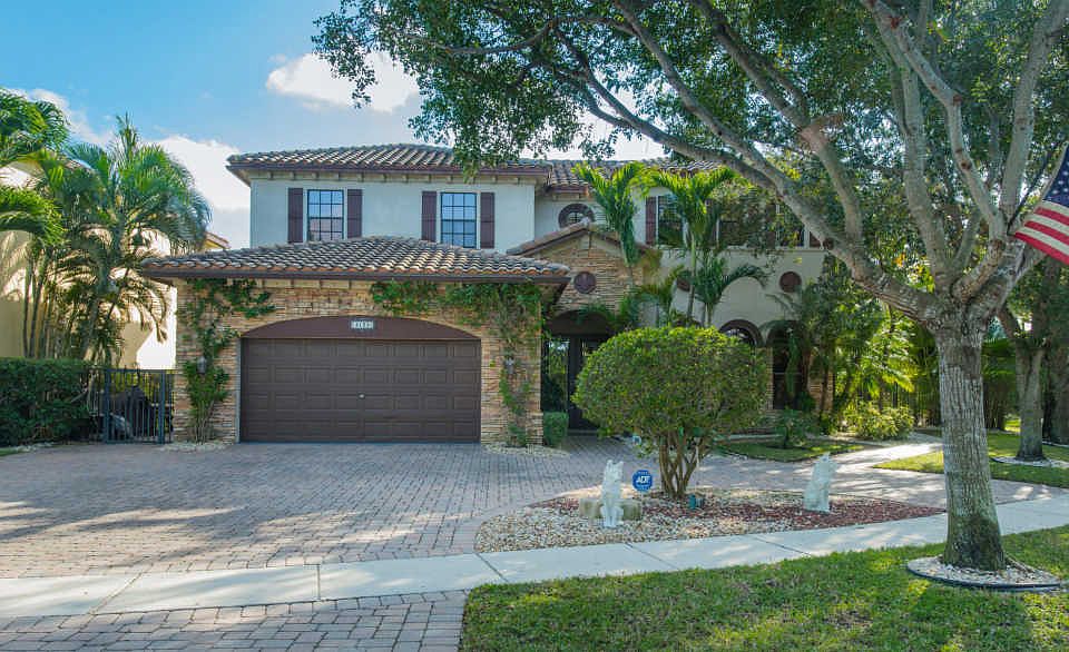 1st image of 4133 Artesa Dr