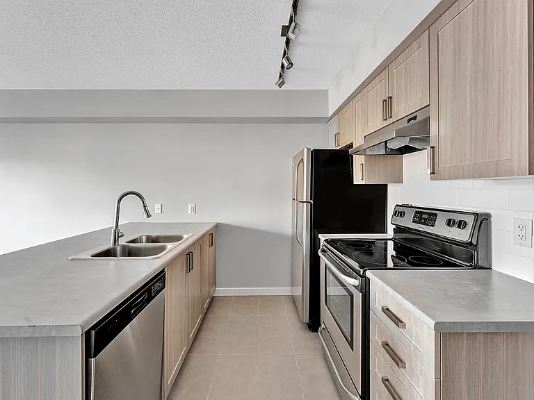 4320 Slocan St — Photo 5