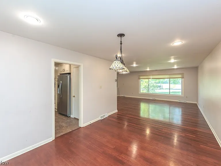 23721 Greenlawn Ave — Photo 7