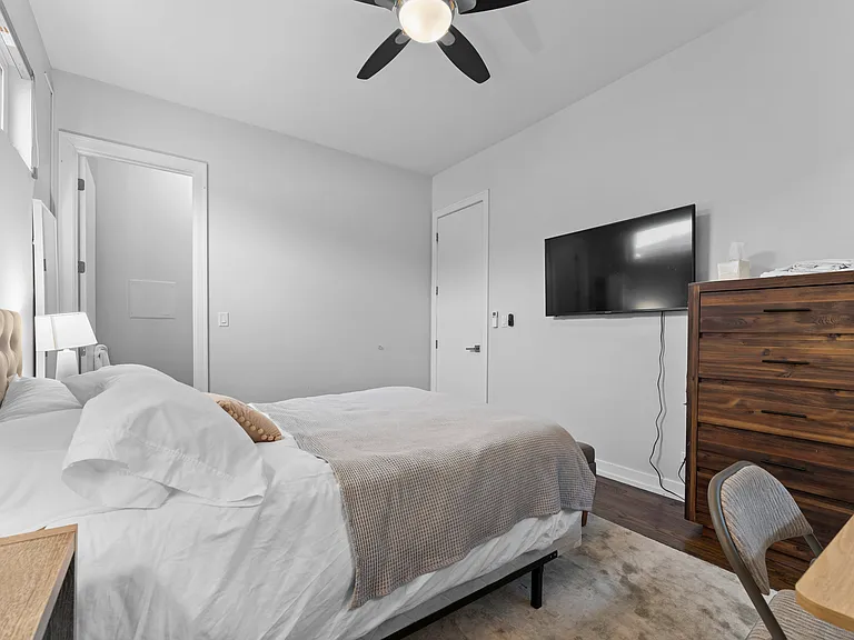 2437 W Jackson Blvd — Photo 6