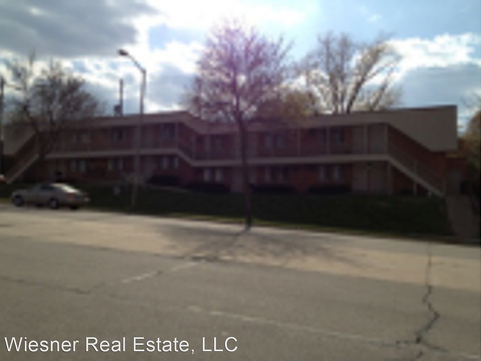 2nd image of 621 S 92nd St APT 09