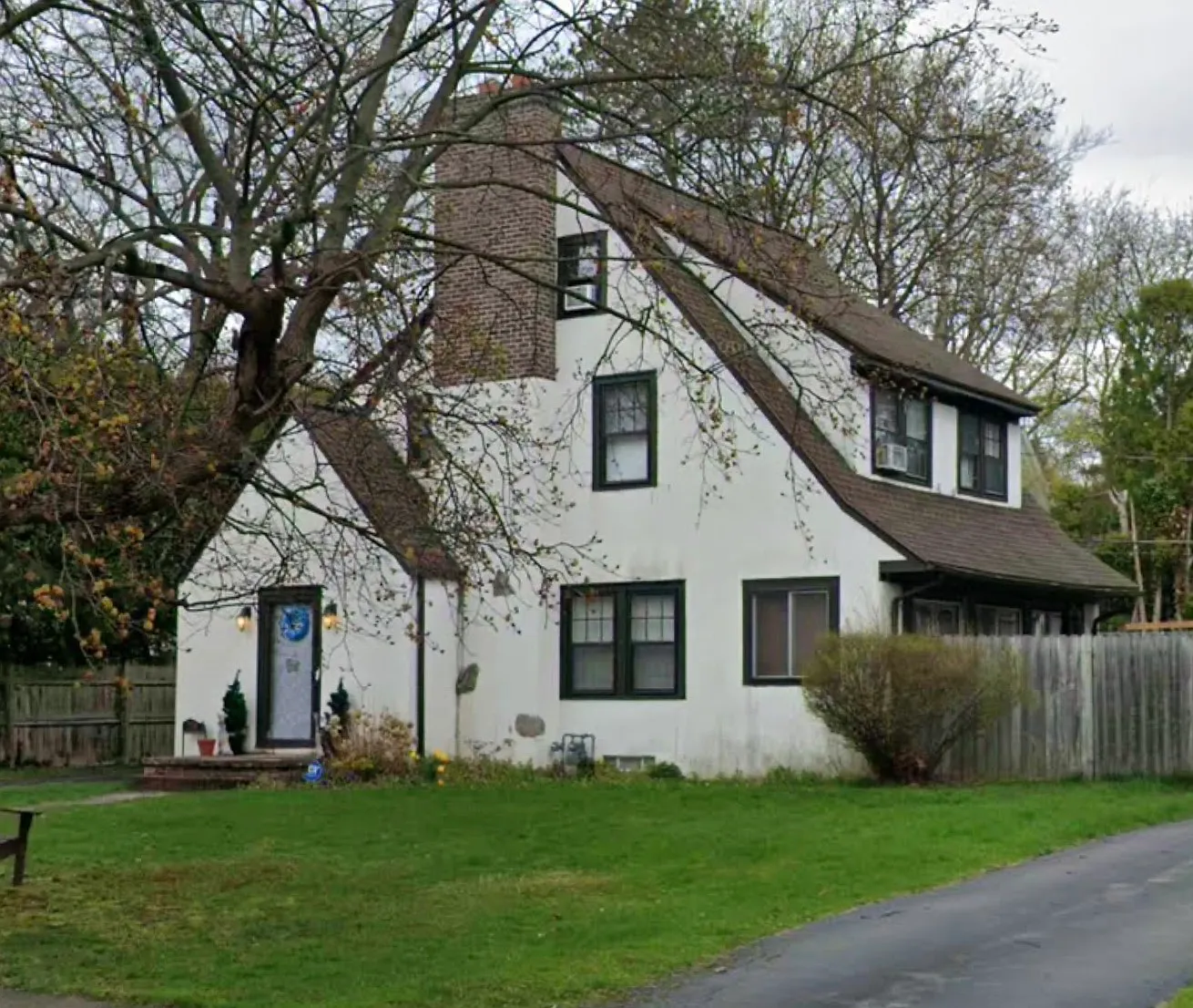 3 bed, 1.5 bath, 1319 sqft, $2,500 — Photo 1