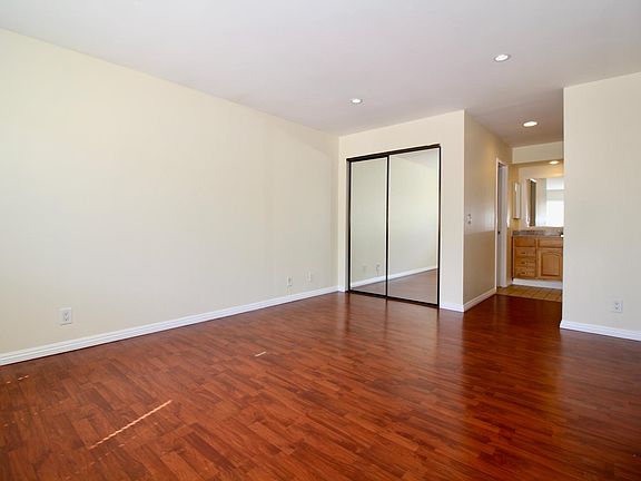 3rd image of 339 W Wilson Ave Unit 206