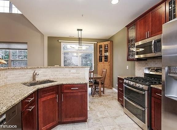 5th image of 967 Kensington Dr