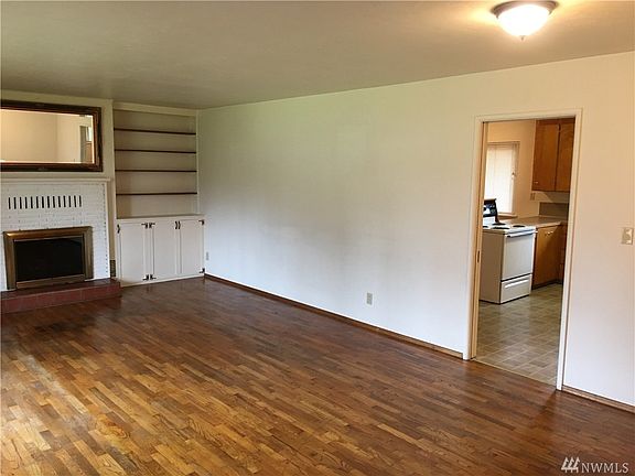 4th image of 13701 10th Ave E