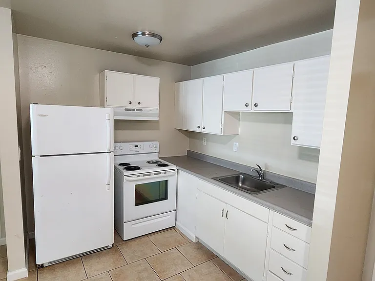 599 S 10th St #22 — Photo 1