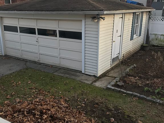 5th image of 80 Margaretta Ct