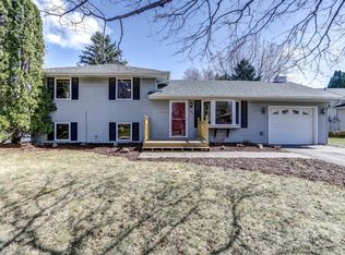 105 Strese Ln, Apple Valley, MN 55124